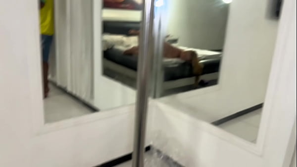 Image E no cuzinho q a safada gosta n&atilde_o adianta correr q o pirocao vai te arrombar
