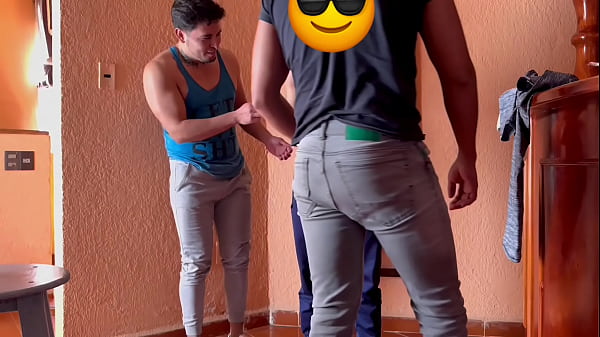 Image Desnudamos a nuestro modelo heterosexual para tomarle fotos y termine chup&aacute_ndole la polla
