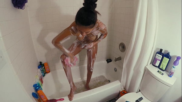 Image Angel Santana wet and naked in the shower