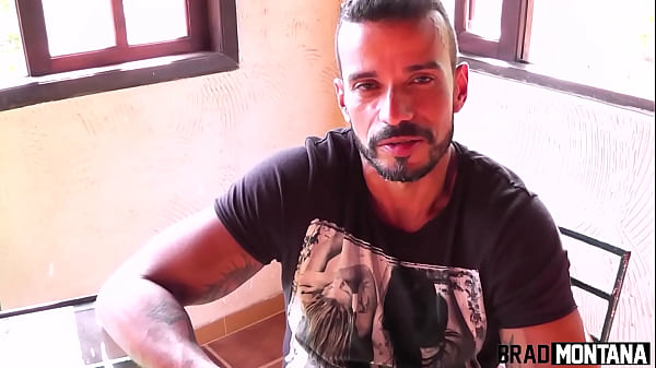Image Gar&ccedil_onete caiu na aposta e fodeu gostoso em cima da mesa de sinuca