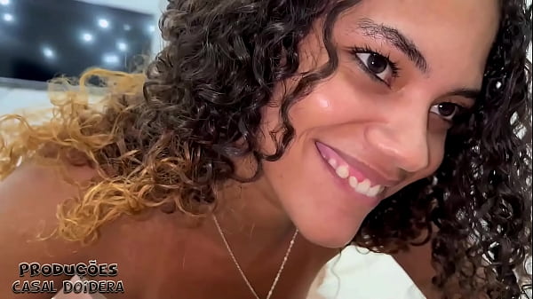 Image Corno teve que chamar os amigos pra foder o cu da namorada novinha em seu lugar por que ela queria anal mas ele tem nojo de cu