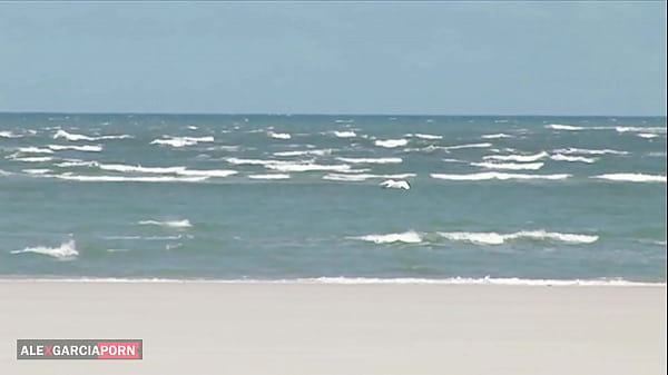 Image AGan - Tr&iacute_o anal en la playa con joven de &eacute_bano - VIDEO COMPLETO