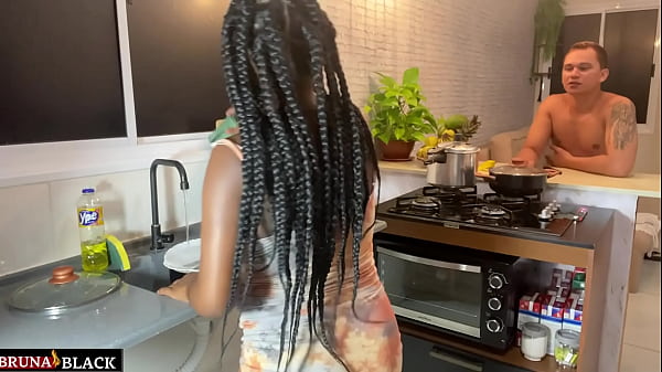 Image Novinho gostoso me fudeu e gozou dentro da minha buceta na cozinha enquanto eu lavava a lou&ccedil_a.