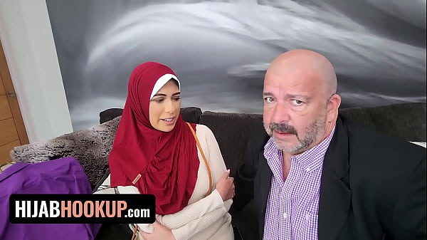 Image Cucked Husband Finds Shocking Videos Of His Arab Muslim Wife Cheating With A Huge White Cock POV