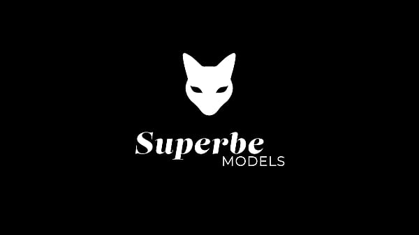 Image Amelie Lou Showing Off Her Perfect Pussy In This Amazing Erotic Scene - SUPERBE