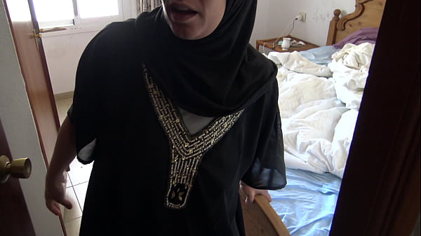 Image my muslim neighbor is a whore and today she pissed from her hairy pussy