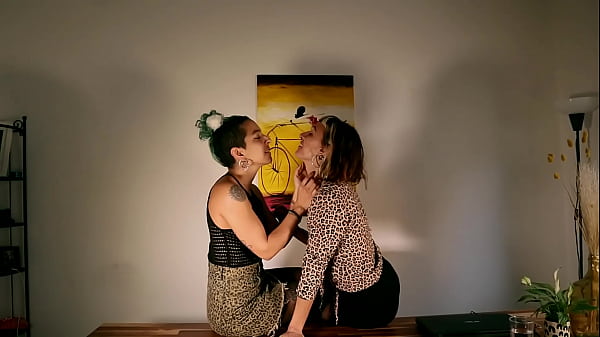 Image Lesbian Sex in Pantyhose - My sexy secretary
