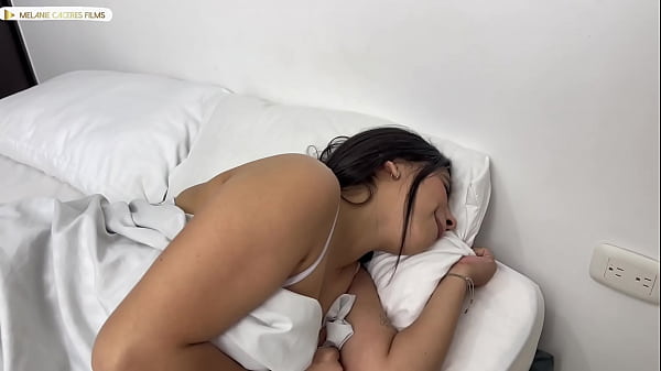 Image teniendo sue&ntilde_os muy h&uacute_medos con mi hermanastra y mi novio - trio - bbw
