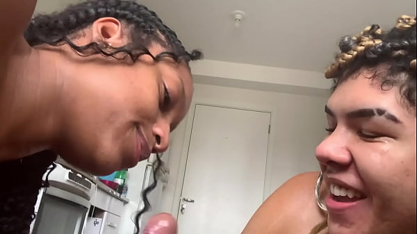 Image Minha Enteada e sua amiga me mamando gostoso