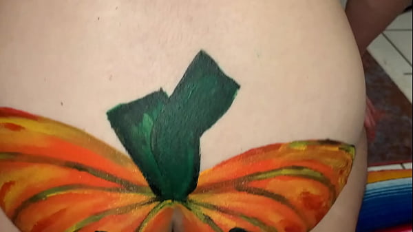 Image Se disfraza de calabaza el culo para que se lo rompan en la fiesta de Halloween