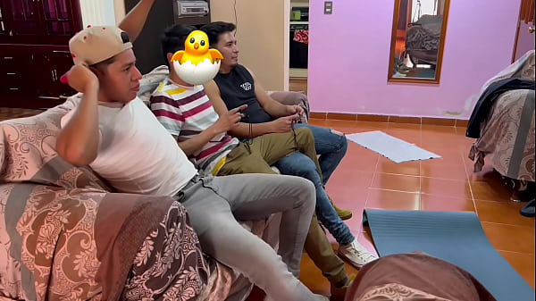 Image Omar Castell no est&aacute_ interesado en el videojuego, todo lo que quiere es taladrar el culo de su primastro