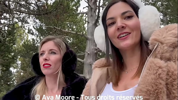 Image Deux Copines Salopes Sucent Des Queues Dans la Neige et Finissent le Visage Recouvert de Sperme