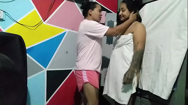 Image siempre le e tenido ganas a mi mejor amiga y esta vez aprovechare que estamos solas para insinu&aacute_rmele y tener sexo l&eacute_sbico