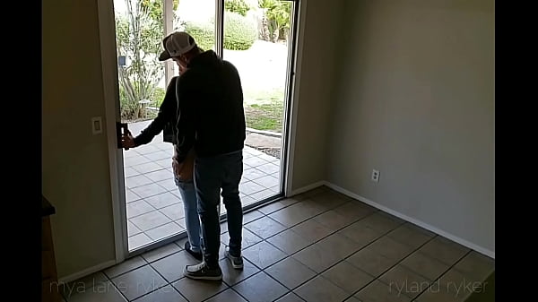 Image Sex in a Strangers House! The Neighbors Could See!