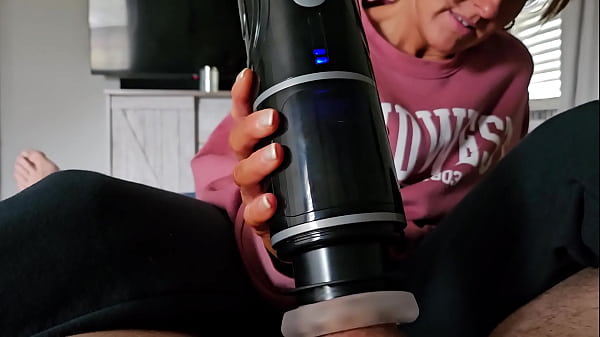 Image Amateur wife uses masterbator on horny neighbor