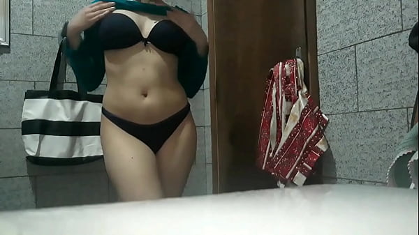 Image teen plays with her wet pussy with dildo