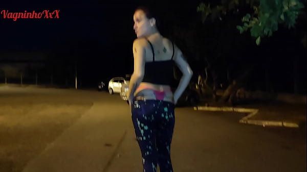 Image Vagninho e Holy Rubi hot skinny girl pissing and showing off showing her beautiful ass in a public park.