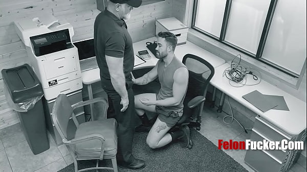 Image Twunk Makes A Case With His Mouth - FelonFucker