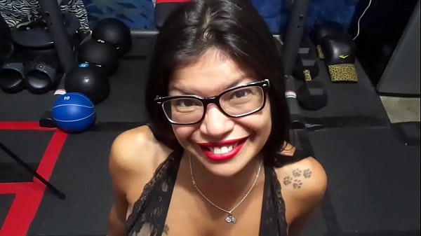 Image NERDY SEXY MILF WITH GLASSES SUCKS ITALIAN DICK