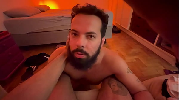 Image Homem barbudo chupa 41 paus - 24&ordm_, 25&ordm_ e 26&deg_ mamadas - V&iacute_deo completo no RED