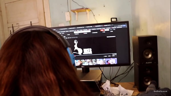 Image putita mira porno mientras le dan duro