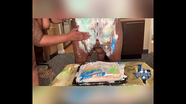 Image Big Ass Cake Smash (MulaMia & Sexfeene)