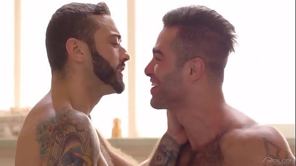 Image Center of the bareback anal relaxation - Lucas Leon , Drew Valentino