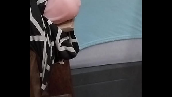 Image metendo no brinquedo e gozando muito