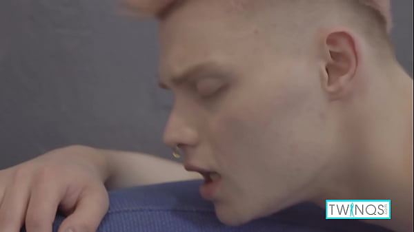 Image TwinQs - Pink Haired Oliver Was Spermed On Her Chest By Logan!