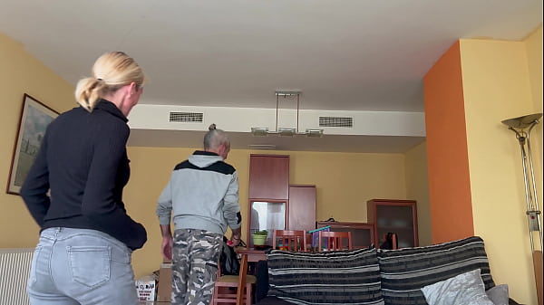 Image HOT WIFE BLOWJOB TO ELECTRICIAN AND FUCKED WITH CUM INSIDE PUSSY