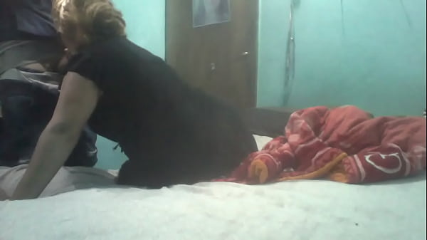 Image me la chupa y cogemos de perrito en la cama