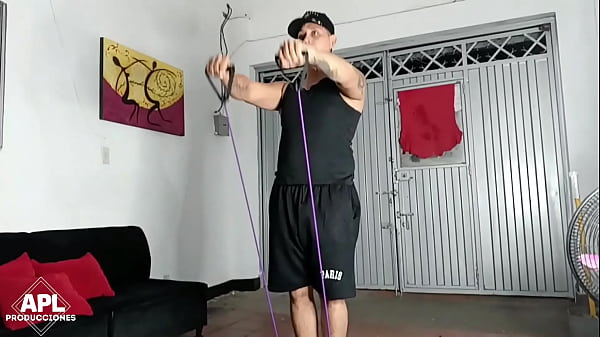 Image El instructor de GYM me ayudo hoy hacer un buen entrenamiento de cardio