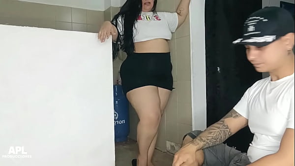 Image Estoy en casa muy cachonda y llamo a mi vecino para que venga a visitarme - Historia completa