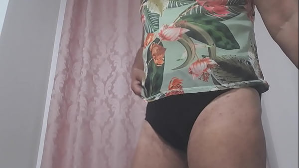Image Enterrando um consolo muito grosso no cu,que del&iacute_cia @!!!