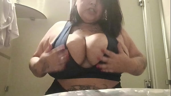 Image Bbw exibida no banheiro da academia - Mary Jhuana