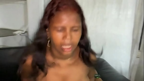 Image mi vecina esta cansada asi que le pego una peque&ntilde_a follada para que se desestrese