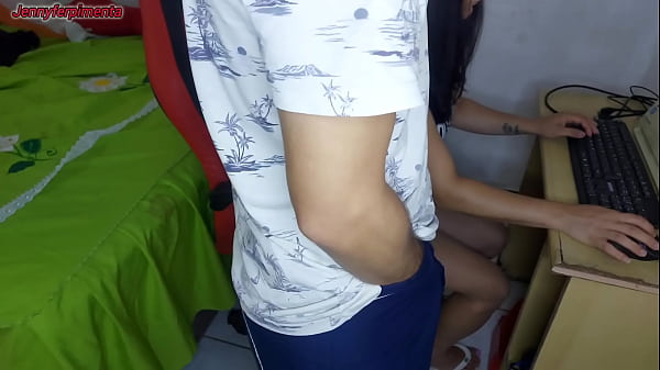 Image A patroa faz seu trabalho com a bucetinha molhada para que eu n&atilde_o deixe reclama&ccedil_&atilde_o para seus superiores