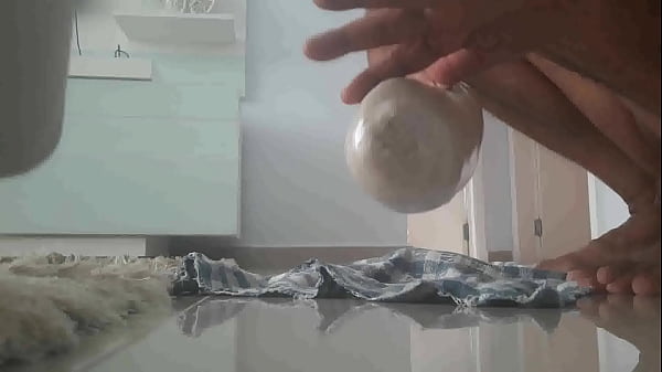 Image Tentando enfiar um super consolo no cuzinho ,que del&iacute_cia@!!!!