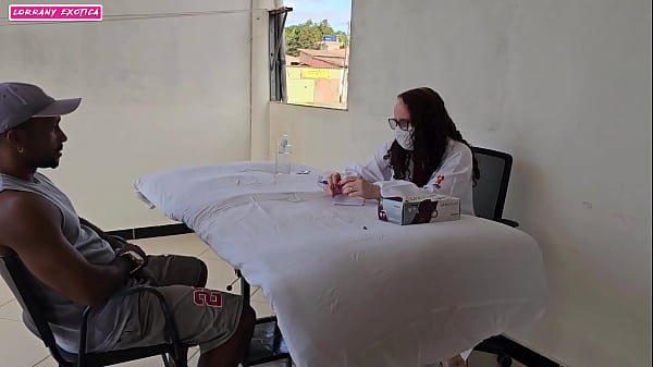 Image Eu recebo no meu consut&oacute_rio um homem com um pau que parece ser muito quente ent&atilde_o eu pe&ccedil_o a ele para analisar