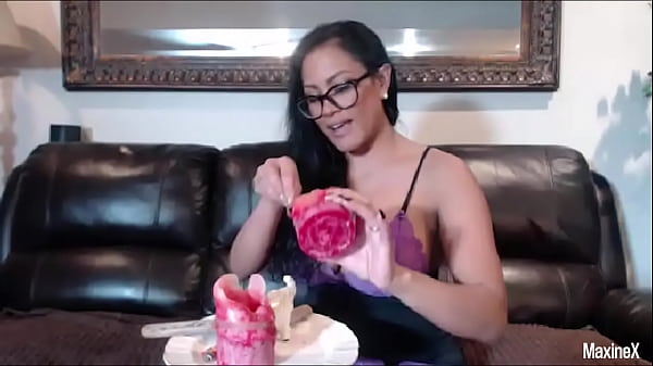 Image Maxine X Vibes Her Clit & Dildo Fucks Her Slit During Webcam Show!