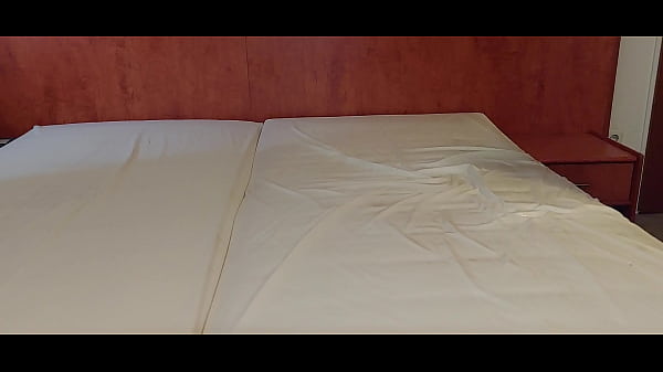 Image masturbation, I fuck between the mattresses and piss on the mattress in the hotel
