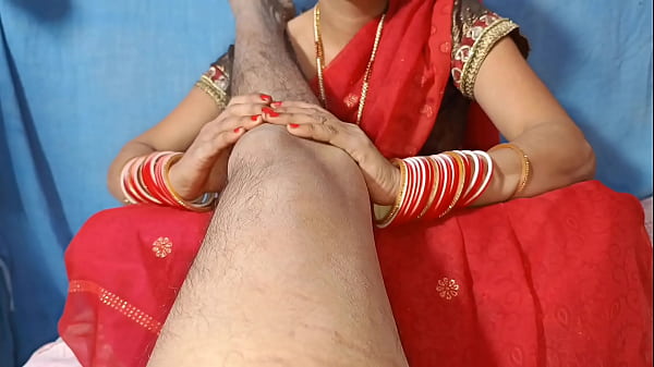 Image Desi beautyful bhabhi ke muh me daal diya