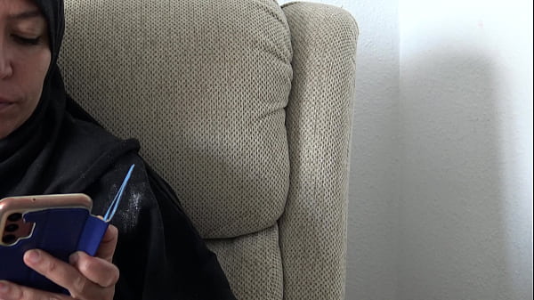 Image busty arab wife orders a gigolo in London !!!