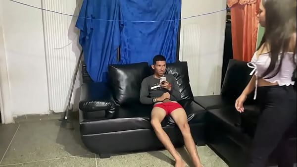 Image encuentro a mi hermanastro haci&eacute_ndose la paja as&iacute_ que le termino mamando la polla y fall&aacute_ndomelo
