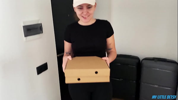 Image The Cute Courier Turned Out To Be A Pervert - Fucked Her And Cum In Her Mouth To Pay For Pizza