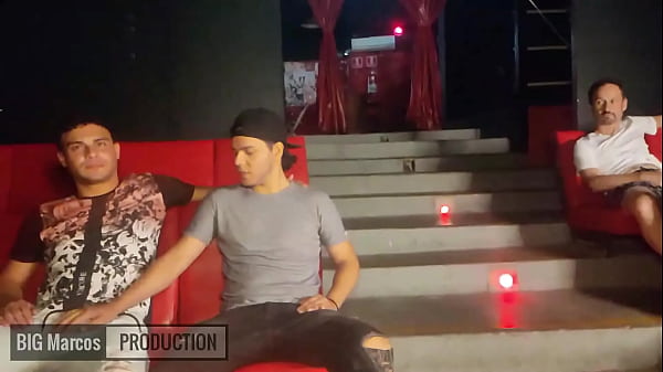 Image Metendo com os dois putos no cinem&atilde_o porn&ocirc_
