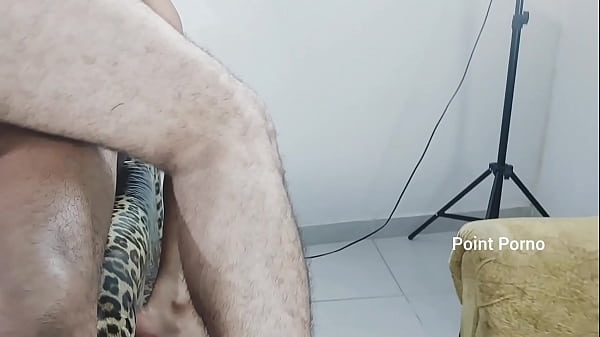 Image Safada traindo o marido com dois paus pretos na buceta e no rabo na dupla penetracao