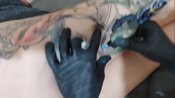 Image Tatuagem  Feita Com Plug Anal No Cuzinho.