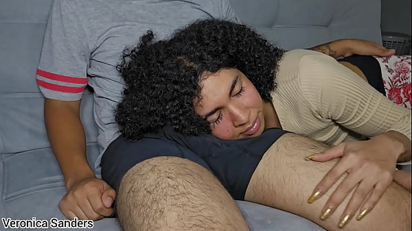 Image Se pone Caliente en el Sof&aacute_ y terminamos Culiando