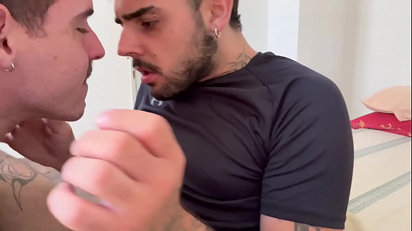 Image PASSIVO GEMEU AT&Eacute_ GANHAR LEITE NA BOCA